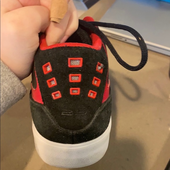 Men’s Jordan’s sneakers size 9.5 - Picture 4 of 5